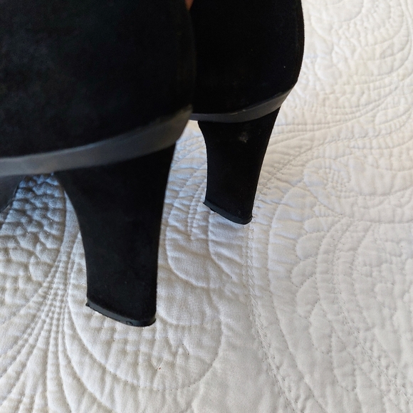 STUART WEITZMAN FALL/BUISNESS SUEDE SLIP ON HEELS - Picture 9 of 10